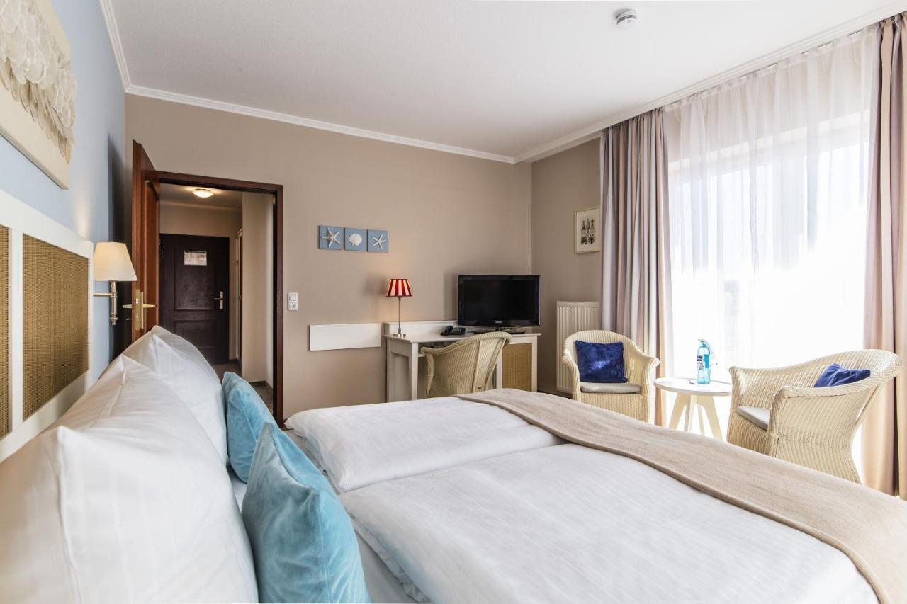 Mein Strandhaus - Hotel, Restaurant & Schwimmbad Тиммендорфер-Штранд Экстерьер фото