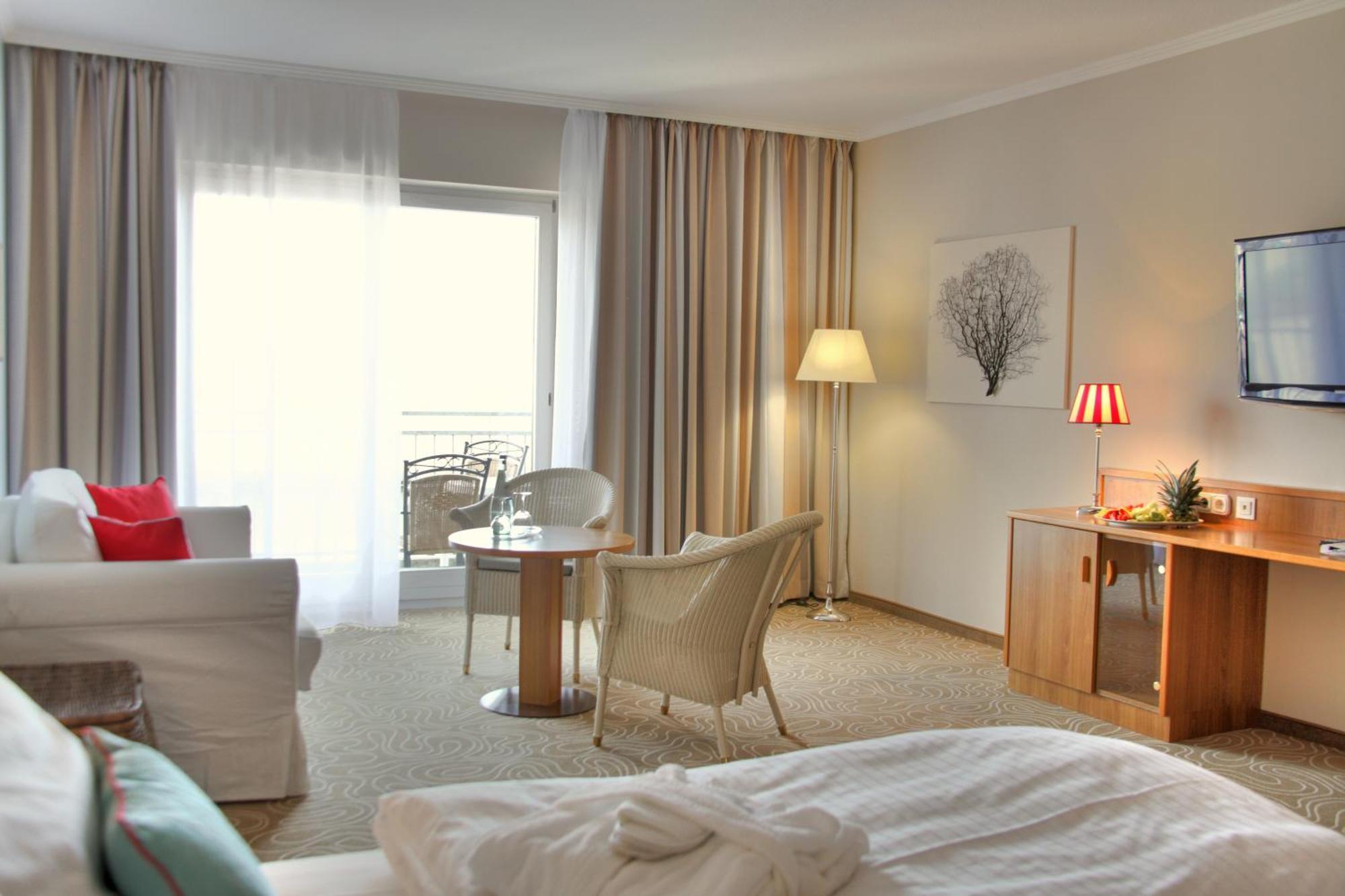 Mein Strandhaus - Hotel, Restaurant & Schwimmbad Тиммендорфер-Штранд Экстерьер фото
